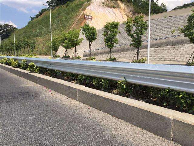 公路波形護(hù)欄板尺寸檢測